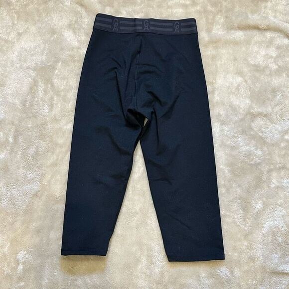 Good American Black Compression Capri Leggings | Sz 2 - Picture 4 of 4